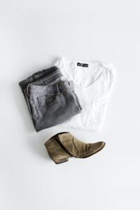 How to Build a Basic Capsule Wardrobe