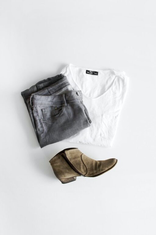 How to Build a Basic Capsule Wardrobe